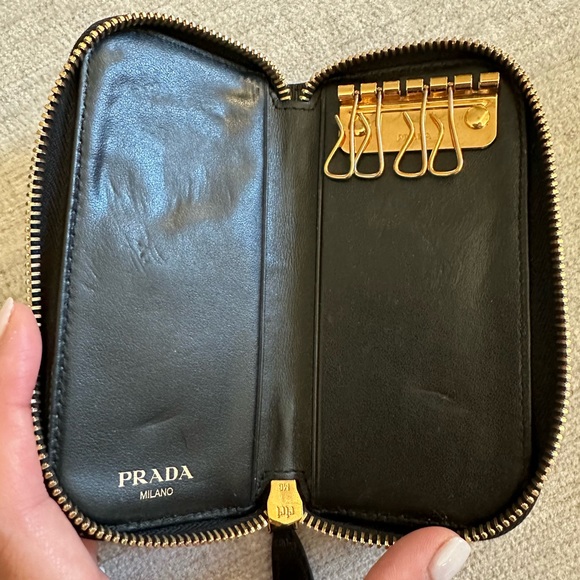 Prada Saffiano Zip Key Holder 6 Ring 2 missing - Picture 4 of 6